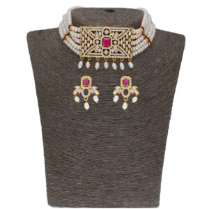 Sensational Pearl Choker