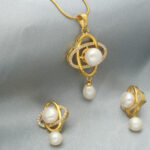 Dharna Pendant Set with Chain