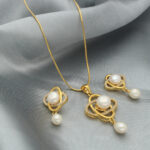 Dharna Pendant Set with Chain