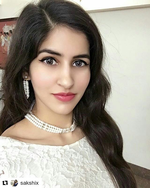 3 String Pearl Choker Set