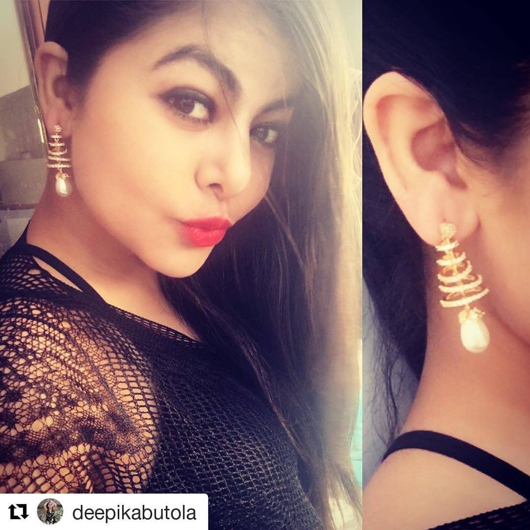 Splendid Pearl Earrings