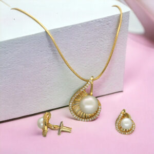 Sajjan Pendant Set with Chain