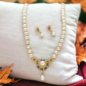Glittering Pearl Necklace Set