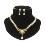 Glittering Pearl Necklace Set