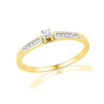 18 Kt Gold Princess Diamond Finger Ring