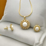 Manya Pearl Pendant Set