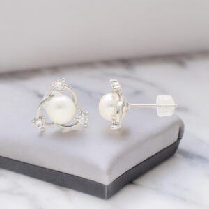 Timeless Pearls Earrings