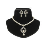 Winsome Pearl Necklace Set
