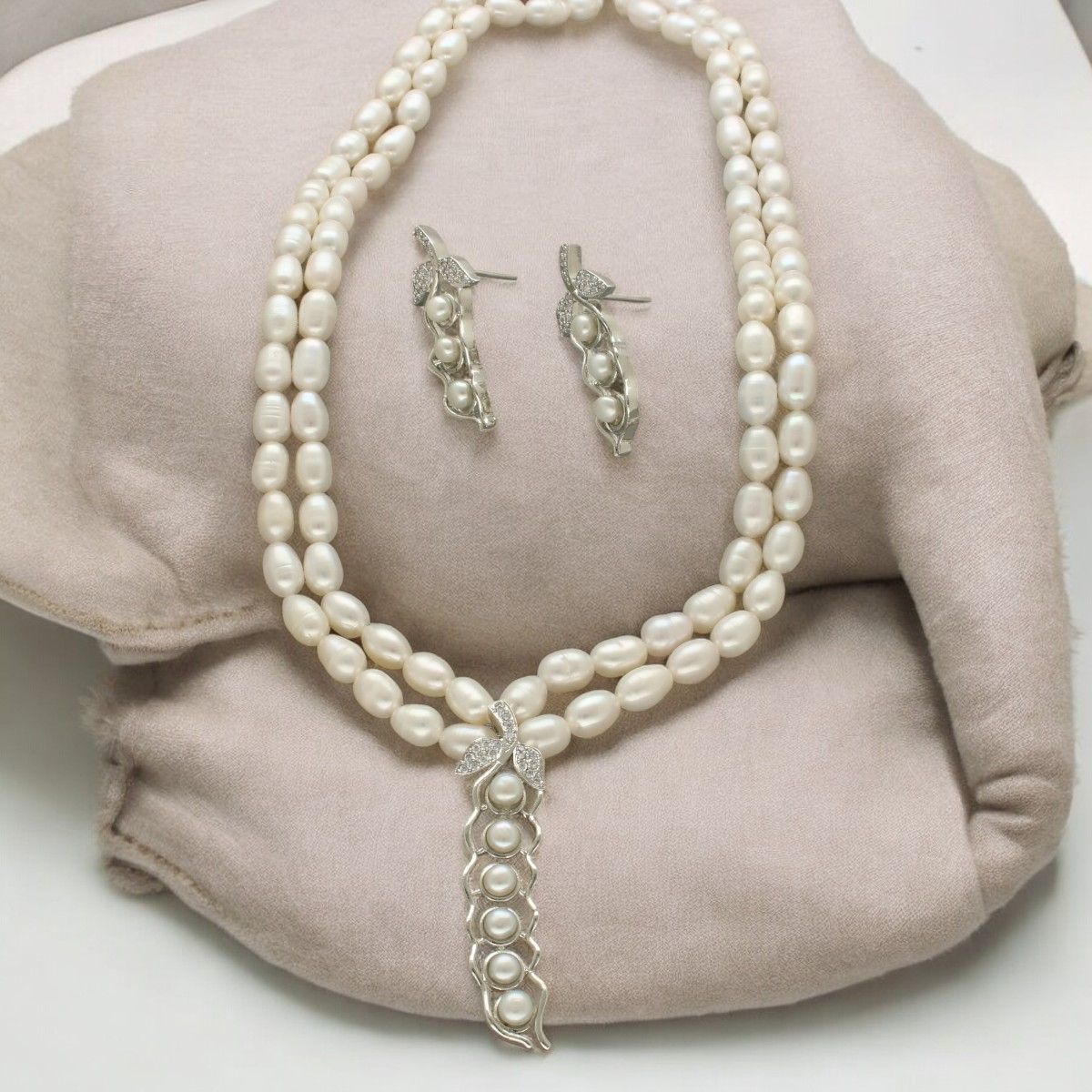 Dual Line Iconic Pearl Necklace Set
