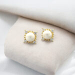 Jaanvi Pearl Earrings
