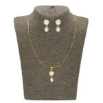 Jaanvi Pendant Set with Chain