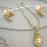 Anahita Pendant Set with Chain