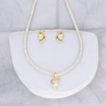 Aabha Pearl Pendant Set