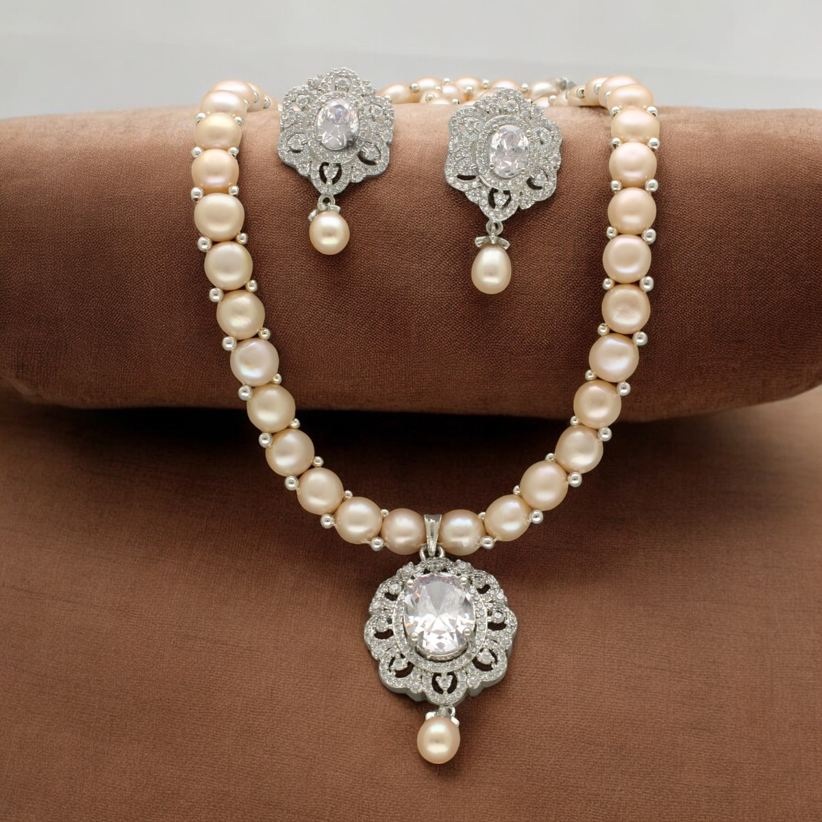 Luxe Luminescence Pearl Necklace Set
