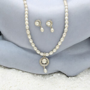 Brinda Pearl Necklace Set