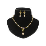 Esita Pearl Pendant Set