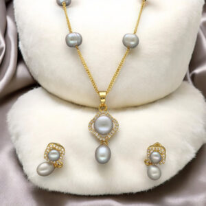 Mehri Pearl Pendant Set
