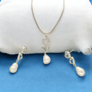 Adora Pearl Pendant Set