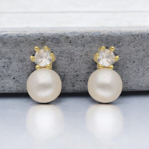 Timeless Pearl Earrings