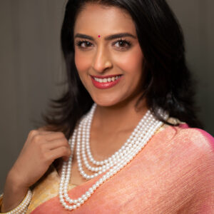 Round 5 Lines White Pearl Necklace