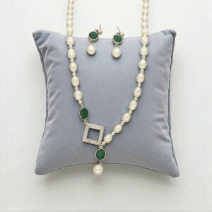 Versatile Pearl Necklace Set
