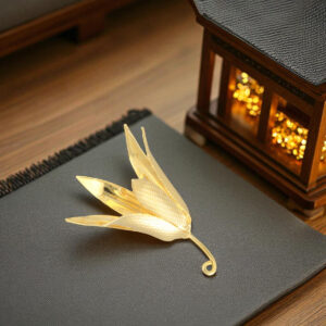 5 Grams Silver Lilly Flower Golden