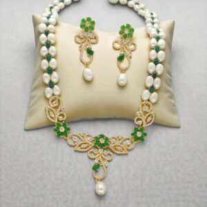The Zuliya Pearl Necklace Set