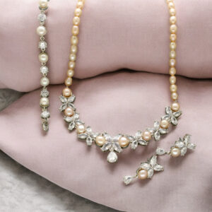 Crimson Crest Pearl Necklace Set With Bracelet