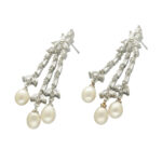 The Aizora Dangle Pearl Earrings