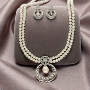 The Ordell Pearl Necklace Set