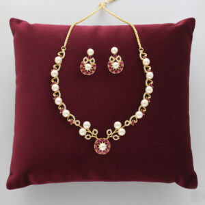 Mira Pearl Necklace Set