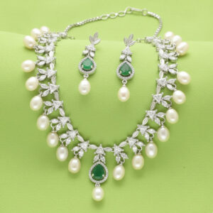 Omri Pearl Necklace Set